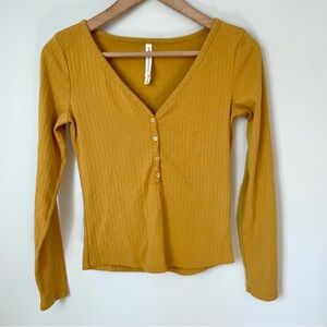 Aritzia Babaton Ribbed Henley Yellow  Sweater